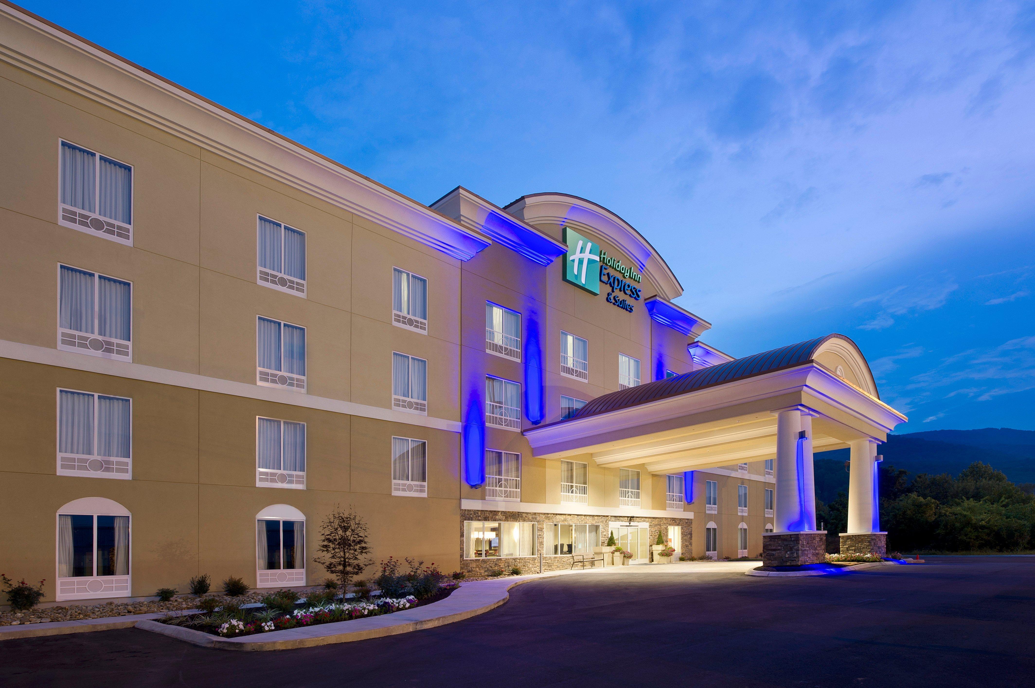 Holiday Inn Express & Suites Caryville By Ihg Exterior foto