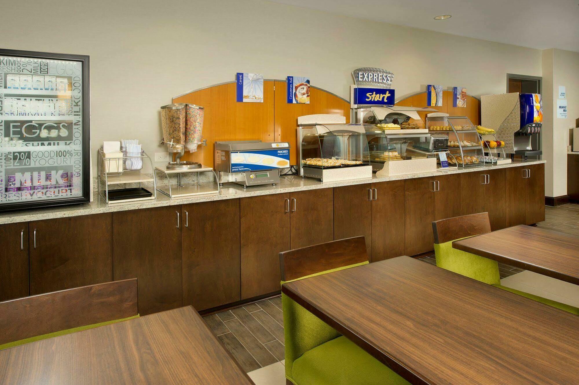 Holiday Inn Express & Suites Caryville By Ihg Exterior foto